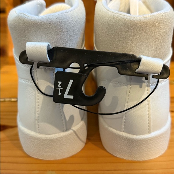 Classic White High-Top Sneakers - Picture 5 of 6